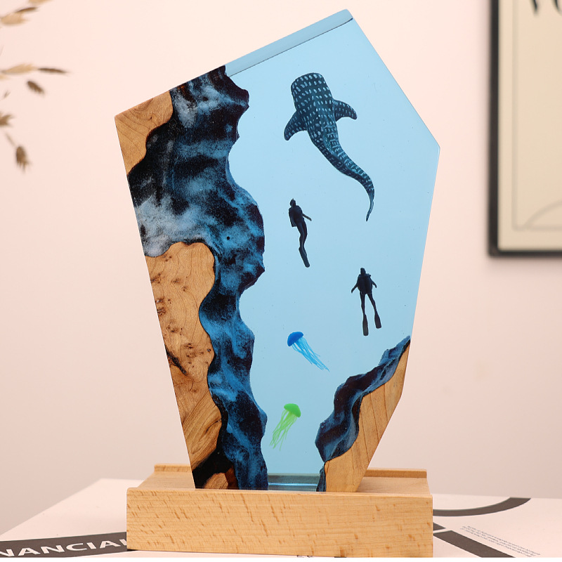 Resin Art For Anniversary Gift - تمثال غواص الحوت الراتنجي المضيء على